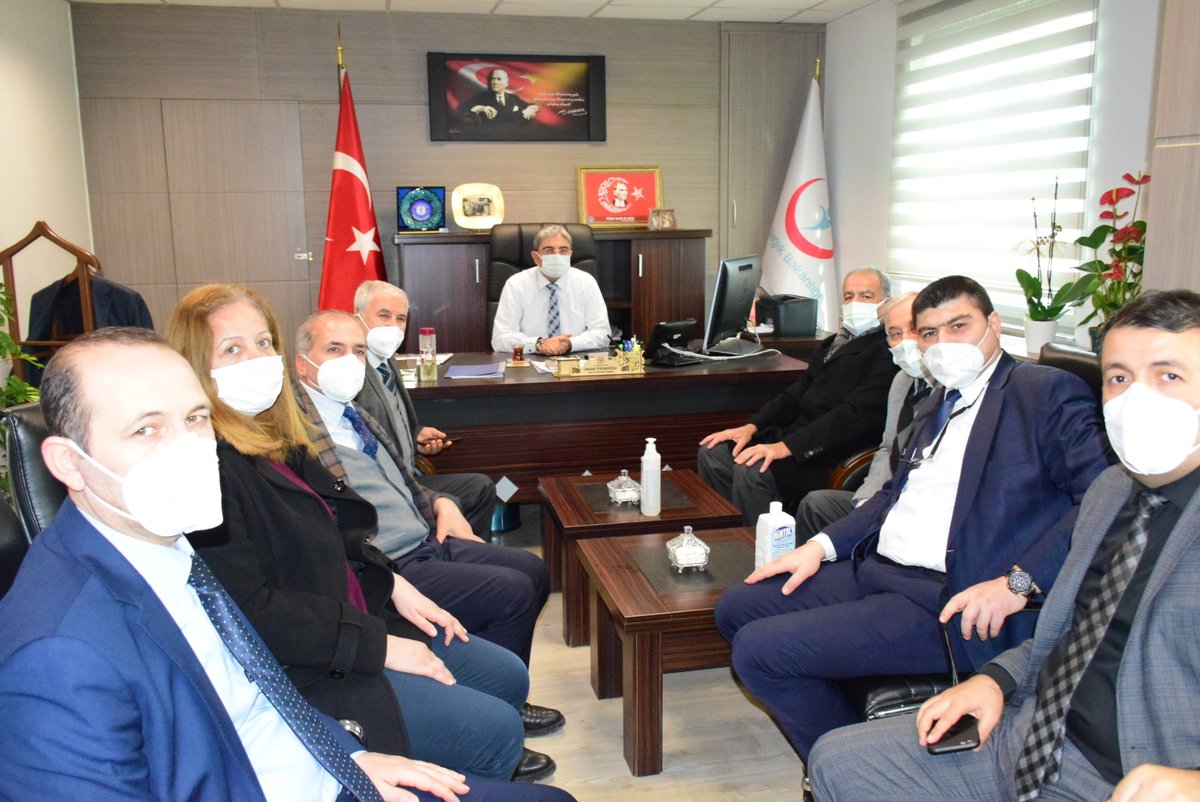 25aralikdh's tweet photo. İl Sağlık Müdürlüğünde yeni göreve başlayan, Sağlık Hizm. Başk. Dr. Mehmet AKHAN, Pers. Hizm. Başk. Yamluha COŞKUN, Kamu Hastaneleri Hizm. Başk. Uzm. Dr. Mehmet GÜNDOĞAN ve Destek Hizm. Başk. Hasan TİRYAKİOĞLU'na Hastane yönetimimiz tarafından hayırlı olsun ziyaretinde bulunuldu. https://t.co/hc8CCinl4e