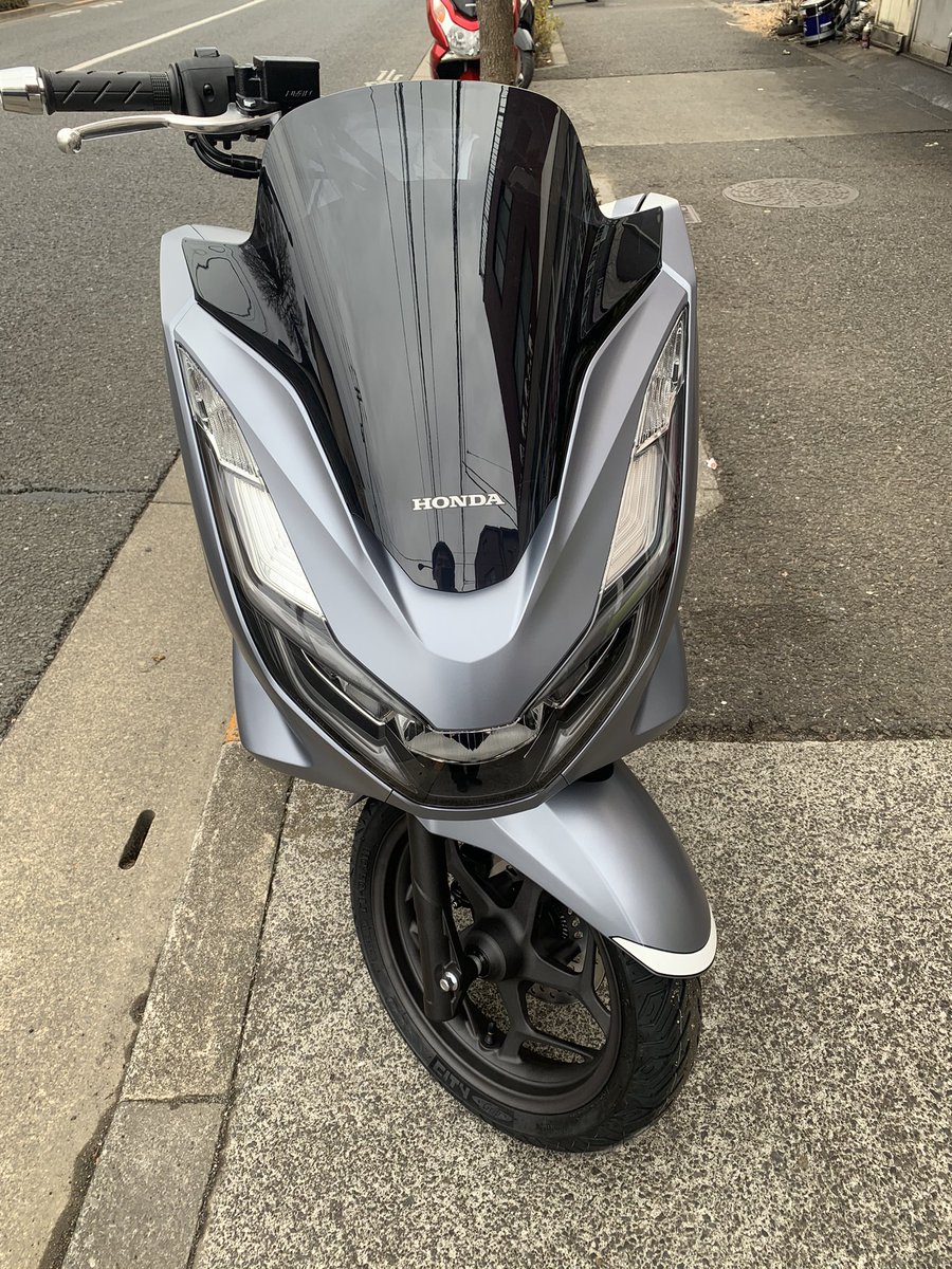 オートショップ多摩 新型 Pcx 125 21年 モデルのマットシルバー入荷しました 実写を見るととても良いカラーで 実写を見て購入を決めるお客さまが多そうです Pcx125 E Hevとシルバーは即納できます 価格も安いバイクショップ多摩へご連絡下さい オートショップ多摩 新型 Pcx 125 21年 モデルのマットシルバー入荷しました 実写を見るととても良いカラーで 実写を見て購入を決めるお客さまが多そうです Pcx125 E Hevとシルバーは即納できます 価格も安いバイクショップ多摩へご連絡下さい