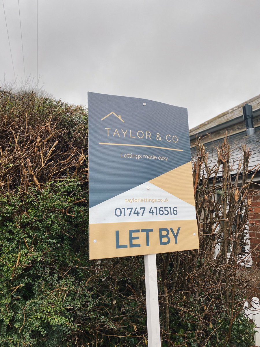 Boards have been popping up in the snow this week! ⛄️ 
 
Well, the snow at this property had pretty much almost melted but it still felt really cold when we were putting it in!
 
📞 01747 416 516
 
🏡 taylorlettings.co.uk #dorset #movetothecountry