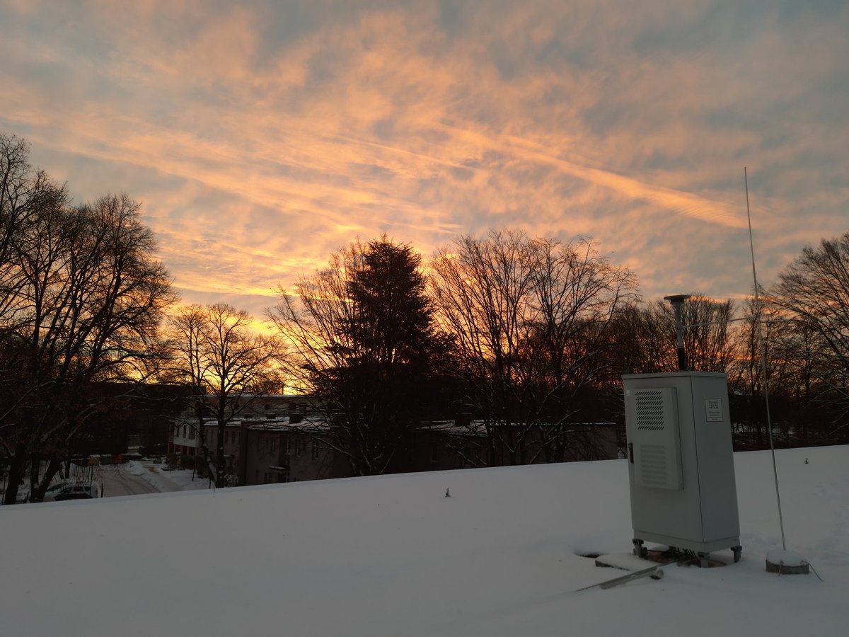 I love going early to change the magazine of pollen monitor because I can enjoy such an amazing #sunrise #pollenmonitor #hund_wetzlar