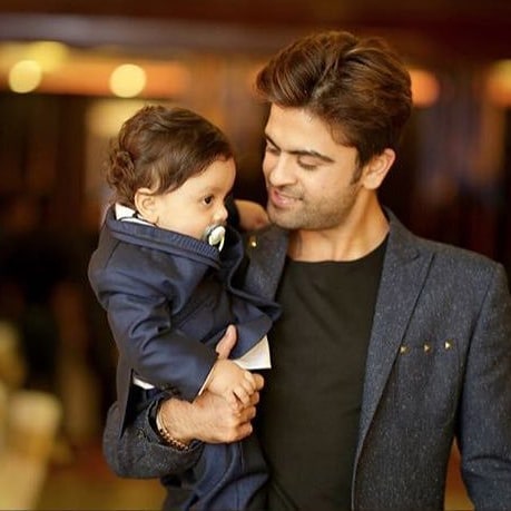 M_Sajid_cheena's tweet photo. THE HEART OF A FATHER IS MASTERPIECE OF NATURE..
May this beautiful bond become more stronger and May you find every happiness together..
#HandsomeFather
#CuteSon
Allah protect you both from all evil eyes..Stay blessed always
#FatherSonGoals
@iamAhmadshahzad https://t.co/AFxoW5aGga