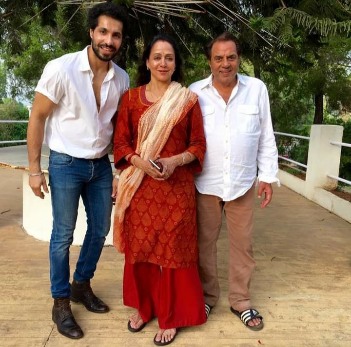 BeingShakeel55's tweet photo. Deep Sidhu was not only the election agent, but also the covering candidate for BJP MP Sunny Deol. 

So it’s not just his pics with Modi-Shah...but his entire background is firmly connected with BJP and its top brass.

#PeacefulProtestContinues 
#FarmersProtest https://t.co/yUxBLFmGlP