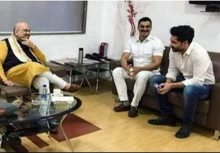 BeingShakeel55's tweet photo. Deep Sidhu was not only the election agent, but also the covering candidate for BJP MP Sunny Deol. 

So it’s not just his pics with Modi-Shah...but his entire background is firmly connected with BJP and its top brass.

#PeacefulProtestContinues 
#FarmersProtest https://t.co/yUxBLFmGlP