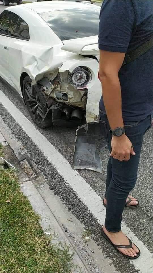 PuteriAllisha's tweet photo. Girlfriend : You i langgar kereta nissan.. nissan apa ntah...

Boyfriend : Ouh.. takpe you relax je. Tunggu i datang settlekan

(Boyfriend datang tengok selepas beberapa minit kemudian)

Boyfriend : Mampus 🤣🤣 https://t.co/xdA8xSx7UB