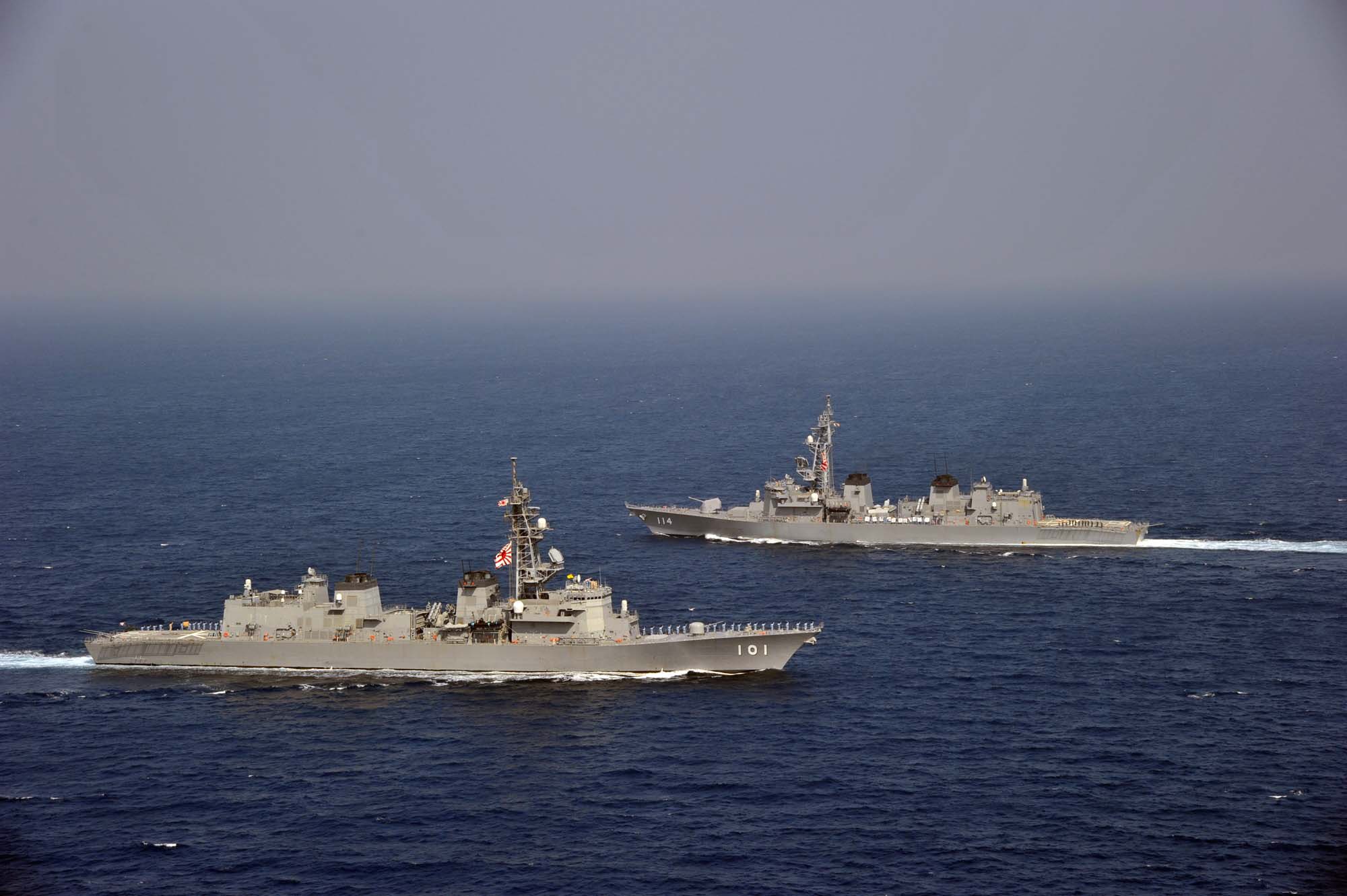 防衛省 自衛隊 第4次派遣情報収集活動水上部隊の護衛艦 すずなみ が第3次隊の護衛艦 むらさめ と交代し 活動を開始しています すずなみ は オマーン湾 アラビア海北部及び バブ エル マンデブ海峡東側のアデン湾で日本関係船舶の安全確保に必要