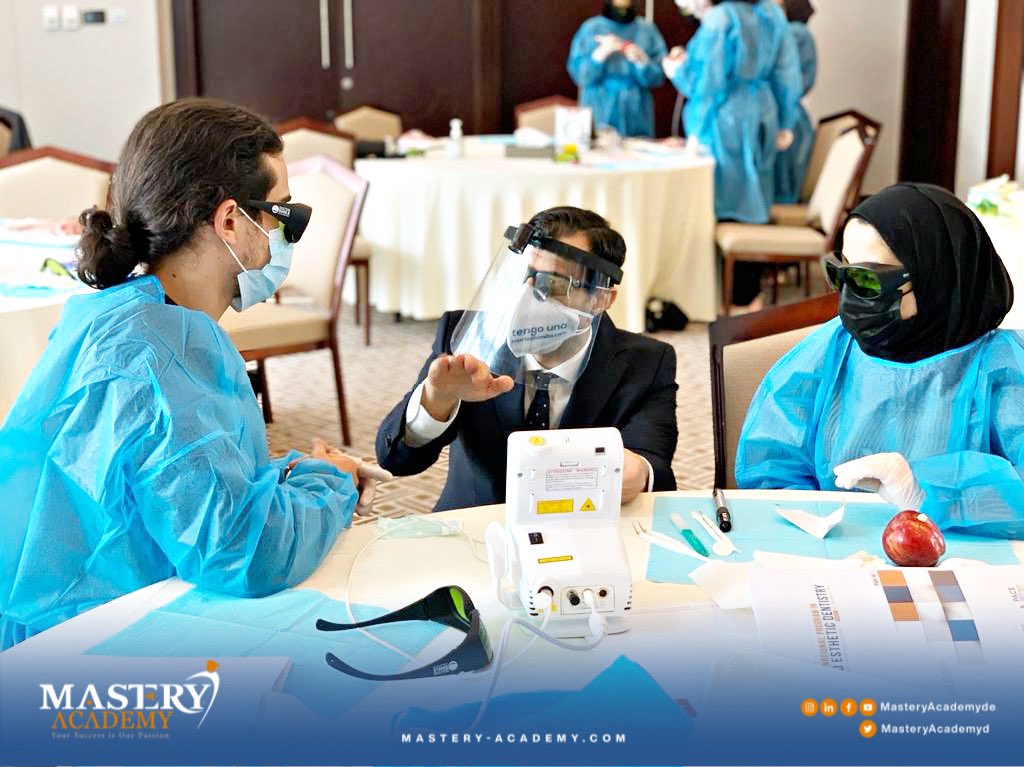 MasteryAcademyD's tweet photo. انهت أكاديمية ماستري الجزء الثالث من برنامج التجميل في طب الأسنان ، والذي كان يتحدث عن تطبيقات الليزر في طب الأسنان ، تحت إشراف الدكتور جيرمان قوميز - رئيس برنامج التجميل.
صور توضح ما جرى في الجزء الثالث من التجميل في طب الأسنان . https://t.co/i2EVE1ZzsT