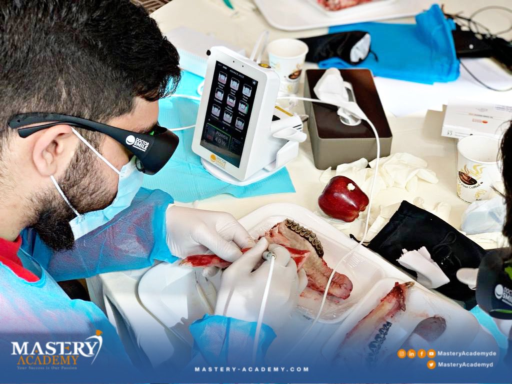 MasteryAcademyD's tweet photo. انهت أكاديمية ماستري الجزء الثالث من برنامج التجميل في طب الأسنان ، والذي كان يتحدث عن تطبيقات الليزر في طب الأسنان ، تحت إشراف الدكتور جيرمان قوميز - رئيس برنامج التجميل.
صور توضح ما جرى في الجزء الثالث من التجميل في طب الأسنان . https://t.co/i2EVE1ZzsT