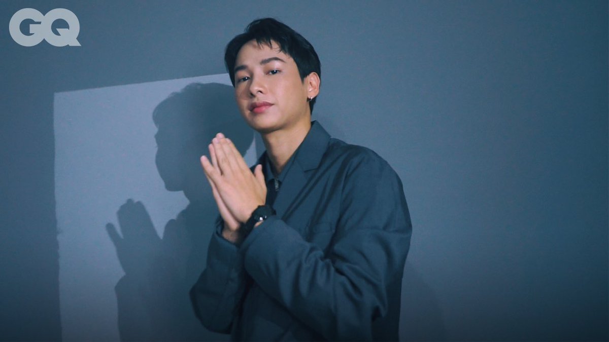 GQThailand's tweet photo. กด Subscribe https://t.co/RpIPwk6B8v รอไว้ได้เลย เพราะ 2 ทุ่มตรงวันนี้ พบกับ #GQUncut @AtthaphanP ที่มาพร้อมลุคเท่ๆ จากนาฬิกา #HamiltonVentura 
.
ช่วยกันเทรนด์ #GQUncutxGunxHamilton ได้เลย

#HamiltonThailand
#HamiltonWatch
#GQThailand 
#GunAtthaphan #กันอรรถพันธ์ https://t.co/e3kPg6Ggsa