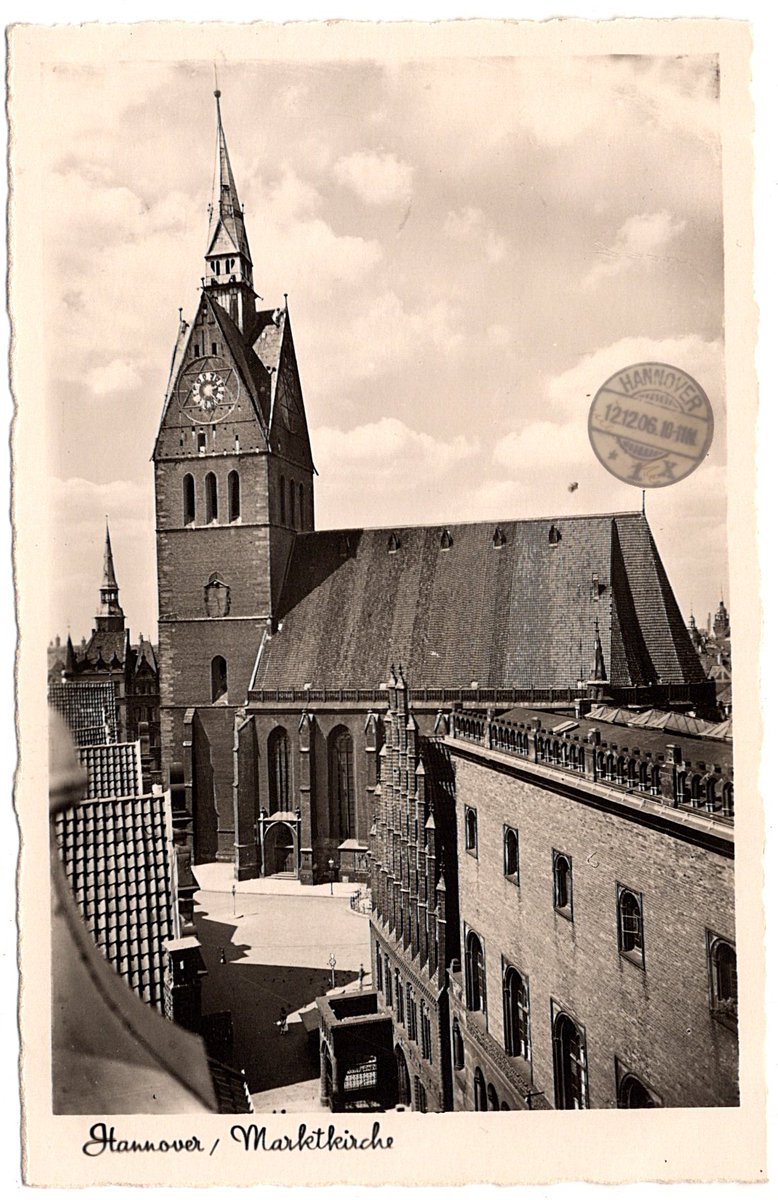 HannoverPost's tweet photo. die Marktkirche vor 1945
die Altstadt um die Marktkirche ist noch schön. Die Straße vor der Marktkirche ist noch frei von Auto (und Kutschen)
#Hannoverpost #Hannover #postkarten #postkartenmotiv #ansichtskarten #AnsichtskartenHannover #marktkirchehannover https://t.co/cz0a7GyuOp
