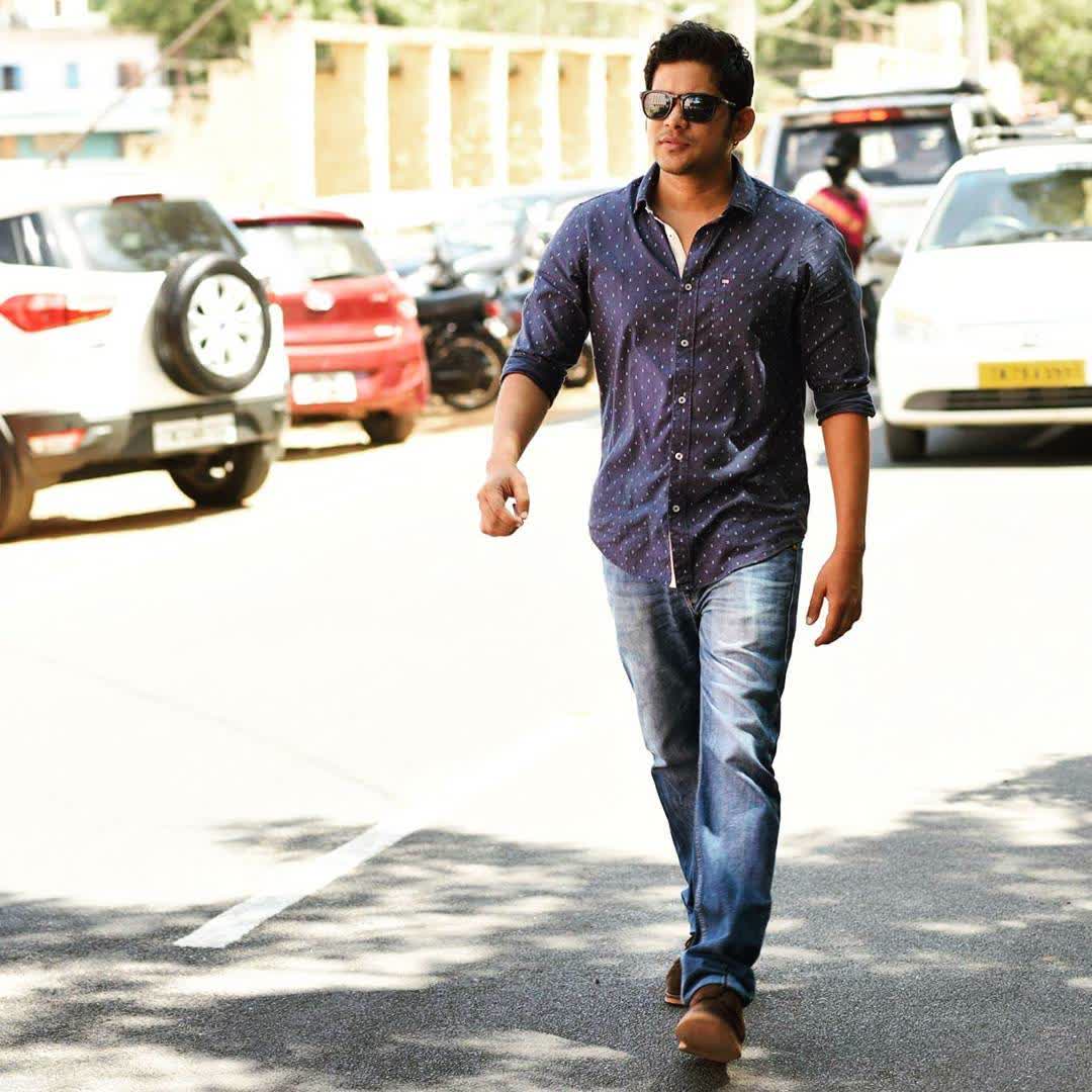 Rajnaryanan's tweet photo. #som #somsekhar Jithu jilladi mitta killadi
Maama daaladikkum colouru kannadii #mamey #somey https://t.co/xzVPP2mSSa