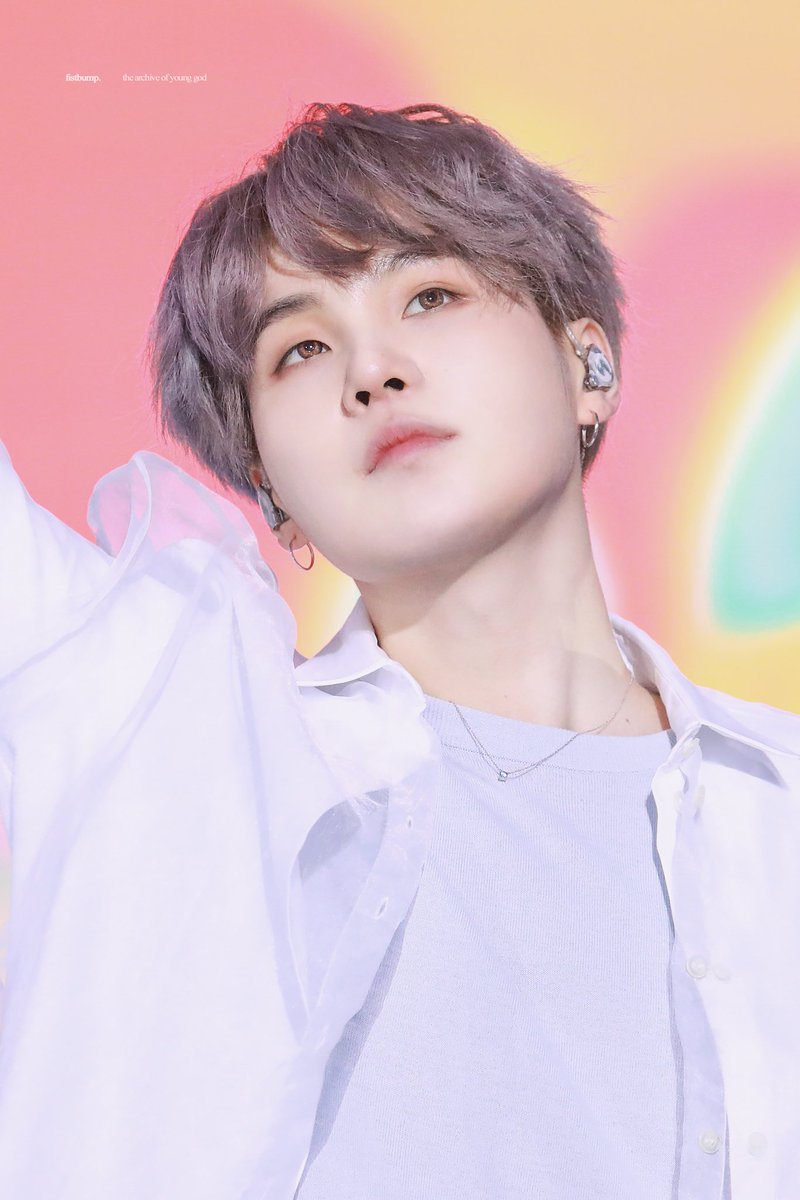 Yoongi as the moon - an aesthetic thread 