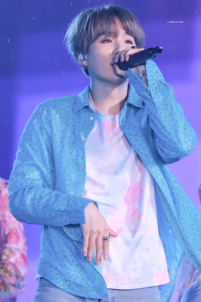 Yoongi as the moon - an aesthetic thread 