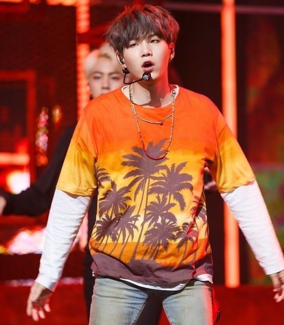 Yoongi as the moon - an aesthetic thread 