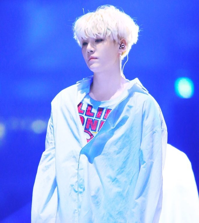 Yoongi as the moon - an aesthetic thread 