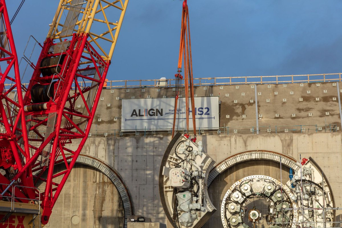 The Government has confirmed that  #HS2 will be a key part of the UK economic  #recovery. It will create tens of thousands of  #jobs during  #construction and independent regional plans estimate that it will support 500,000 jobs once complete.  https://www.hs2.org.uk/building-hs2/jobs-skills/2/10