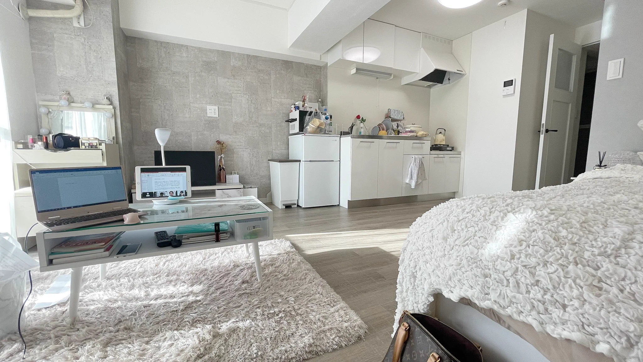 見比べるとここまで違うとは。アパートの部屋を三年かけて「お気に入りすぎる部屋」に。