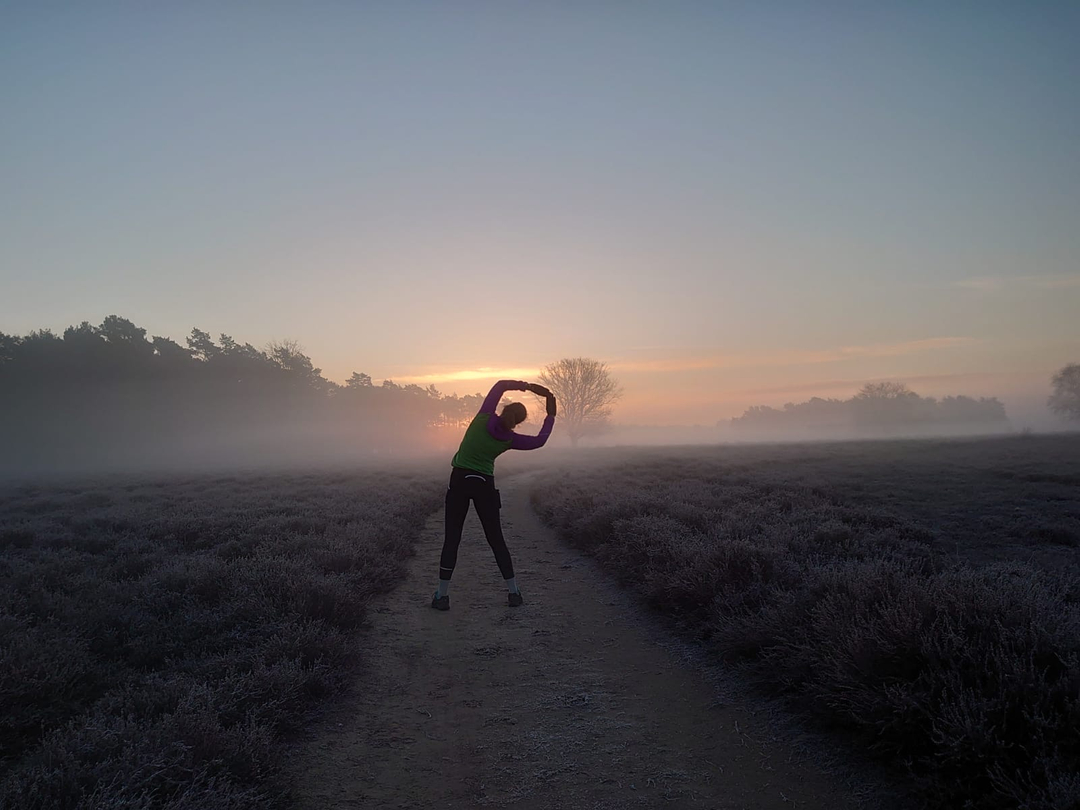 Hoppa! Mijn dagelijkse beweging al afgevinkt ✅  èn de zon zien opkomen! Kun jij je werkdag ook beter aan als je 
's ochtends sport?

#frissestartvandedag #morningrun #healthy #healtylifestyle #krachtkoekmeeengaan #krachtkoek  #kefiaarwater #kefirwater #probiotic #probioticdrin