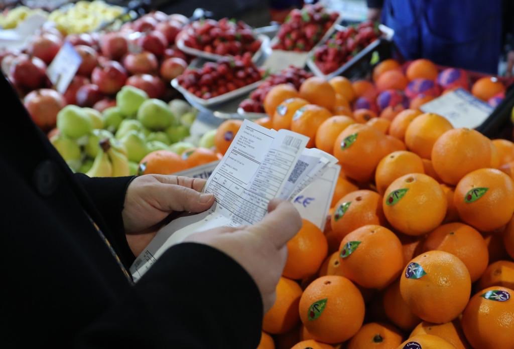 ticaret's tweet photo. 81 ilde market, pazar yeri, çarşı ve toptancı hallerinde fahiş fiyat artışlarına yönelik denetimlerimiz devam ediyor. 

Gerçekleştirilen denetimlerde son bir haftada 1674 işletme, 22 bin 535 ürün incelendi.

https://t.co/MadhtPNjUD https://t.co/rR5VtQvoQG