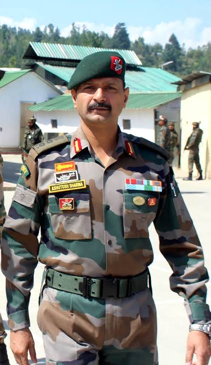 Invincible4158's tweet photo. 21 RASHTRIYA RIFLES earned the Distinction of being Called " Triple Centurions" for having Killed over 300 Terrorists.
Now the Unit had a CO with Three Sena Medals.
 Rare and Unique Triple Distinction..
As I always say " pride and pain" , Today Pride has Taken over Pain. https://t.co/LlEDhlD1LA