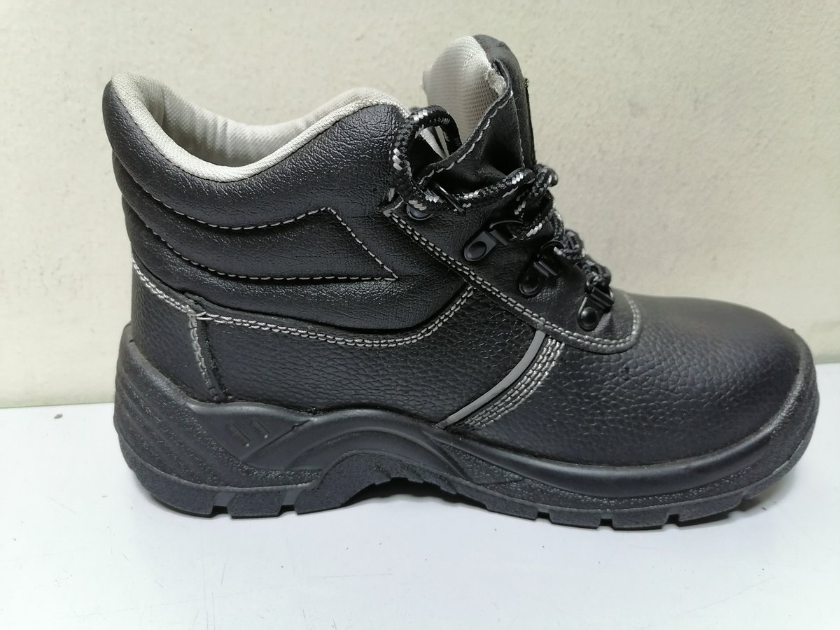 joframic's tweet photo. Porcupine Safety Boots
Sizes available 
5/6/7/10/11/12
@2300

Call/text/whatsapp 0713225736 https://t.co/RhdReHz2GF