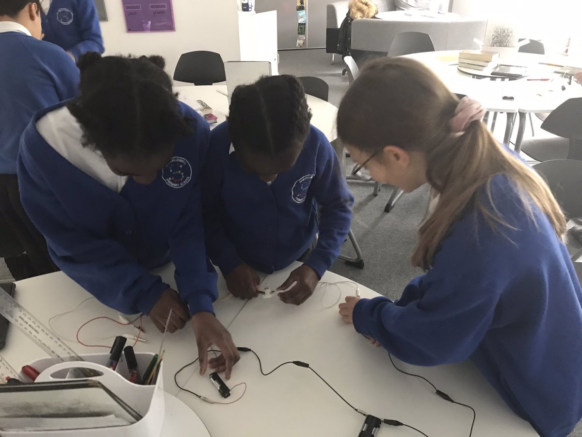 MissReidMorgan's tweet photo. Here are the scientists of the future! We spent yesterday afternoon using our scientific skills to carry out an investigation looking at the effects of increasing and decreasing voltage @ShacklewellE8 https://t.co/2kA318fNoF
