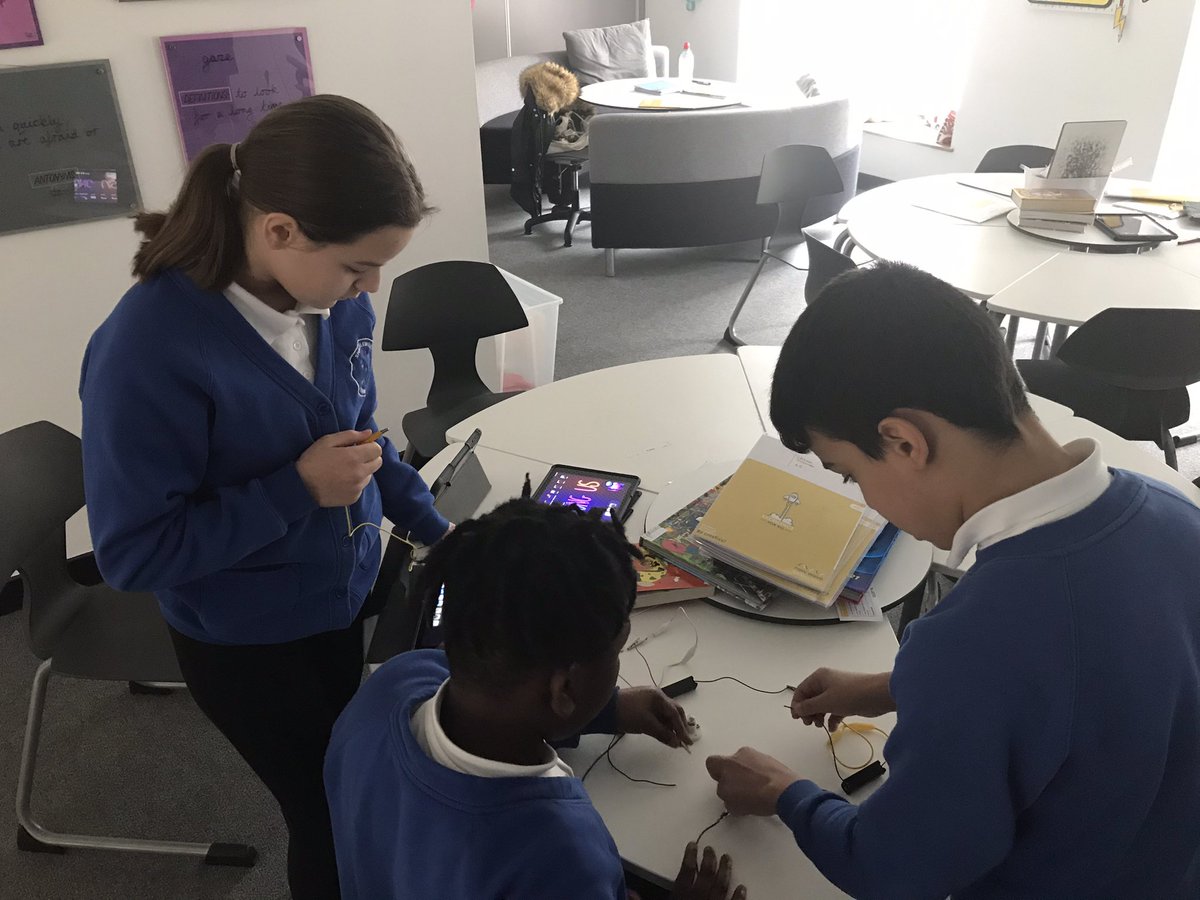 MissReidMorgan's tweet photo. Here are the scientists of the future! We spent yesterday afternoon using our scientific skills to carry out an investigation looking at the effects of increasing and decreasing voltage @ShacklewellE8 https://t.co/2kA318fNoF