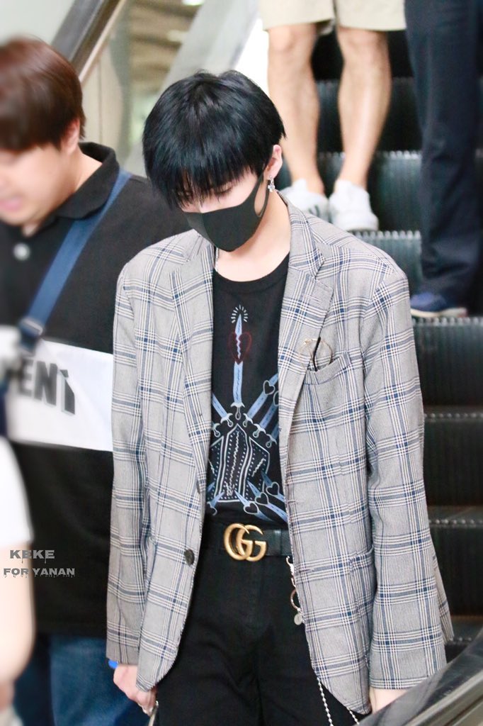 wookiyus's tweet photo. yanan defined airport fashion actually https://t.co/b1DIiWAMOc