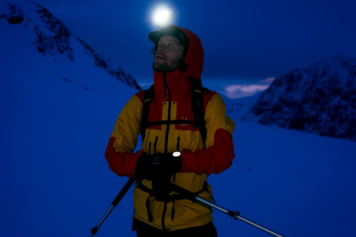 Heading out on #dawnpatrol and want to catch the first sunlight or trying to make it back before dusk? #suunto9 Baro provides you with crucial information like sunrise and sunset times, barometric trends and storm alarms.

Learn more at suun.to/backcountry

#arcticlines