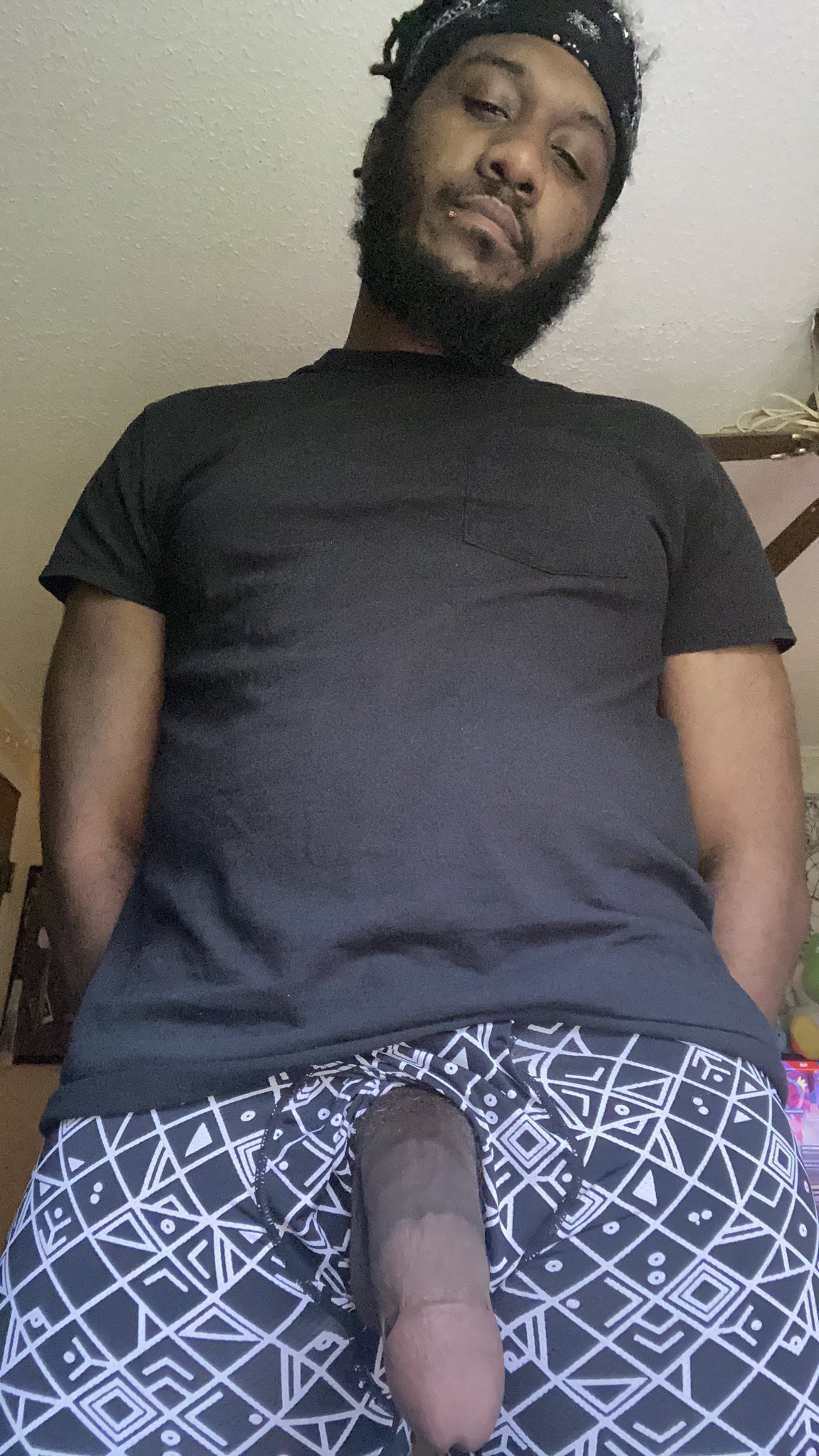 2 pic. The face: The Dick: https://t.co/i3RynhY4Ab
