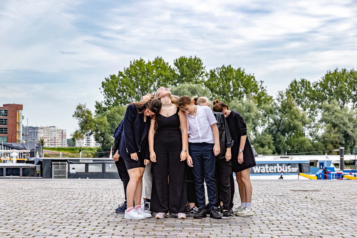 Voor een locatievoorstelling in de stad is ToBe op zoek naar Dordtse verhalen uit de oorlog. Alle verhalen zijn welkom, en in het bijzonder zoeken we verhalen uit de Joodse gemeenschap.
Contact: projectbureau@sce.nu
Meer info: ow.ly/3e4P50DjnwT
#TheaterNadeDam