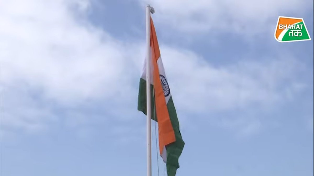 AviiSingh_'s tweet photo. Republic day celebration in Kashmir. Happy moment.  Lots of love to them.😊
#RepublicDay #Kashmir #RepublicDayIndia https://t.co/GifzxETdeo
