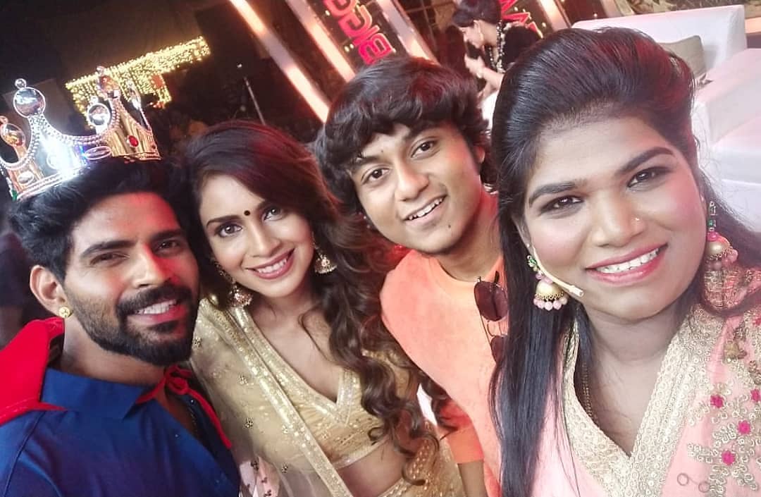 Balashekar20's tweet photo. #BiggBosskondattam #BiggbossTamil4 #Samyuktha #Balajimurgadoss #aajeeth #somsekar #ShivaniNarayanan #gabi #sureshchakravarthi #nisha #AariArjunan #Mapaka https://t.co/Hf17nwe0pG