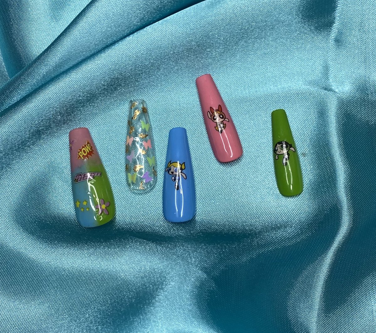 chanbinjelly's tweet photo. HI GUYS ITS BEEN AWHILE hehe i finally “launched” my press on nails insta @/chonchonnails. i’m so scared and nervous, but also excited? i have more pic and info on my ig! i also have more designs and hopefully more shapes and lengths coming soon🥺 thank you https://t.co/NO3BqtmBuQ