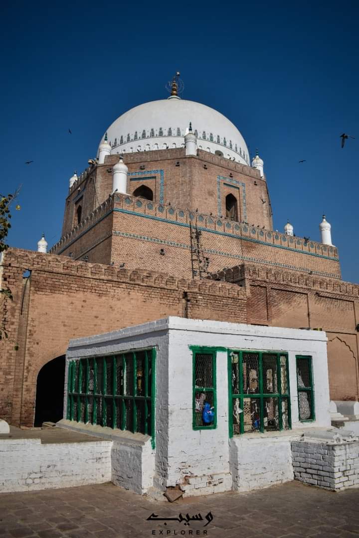 مزار نواب قیصر خان چیف آف جھل مگسی۔ دربار بہاؤالدین زکریا ملتانی
کے مغربی طرف۔
<a href="/Multan/">Multan</a> 
<a href="/MultaniSaint/">Multani Saint</a> 
<a href="/GoBalochistan/">Explore Balochistan</a> 
<a href="/Faraznoonsdp/">Rana Faraz Noon</a> 
<a href="/M_NMagsi/">Mir Nadir Khan Magsi</a> 
#Waseeb