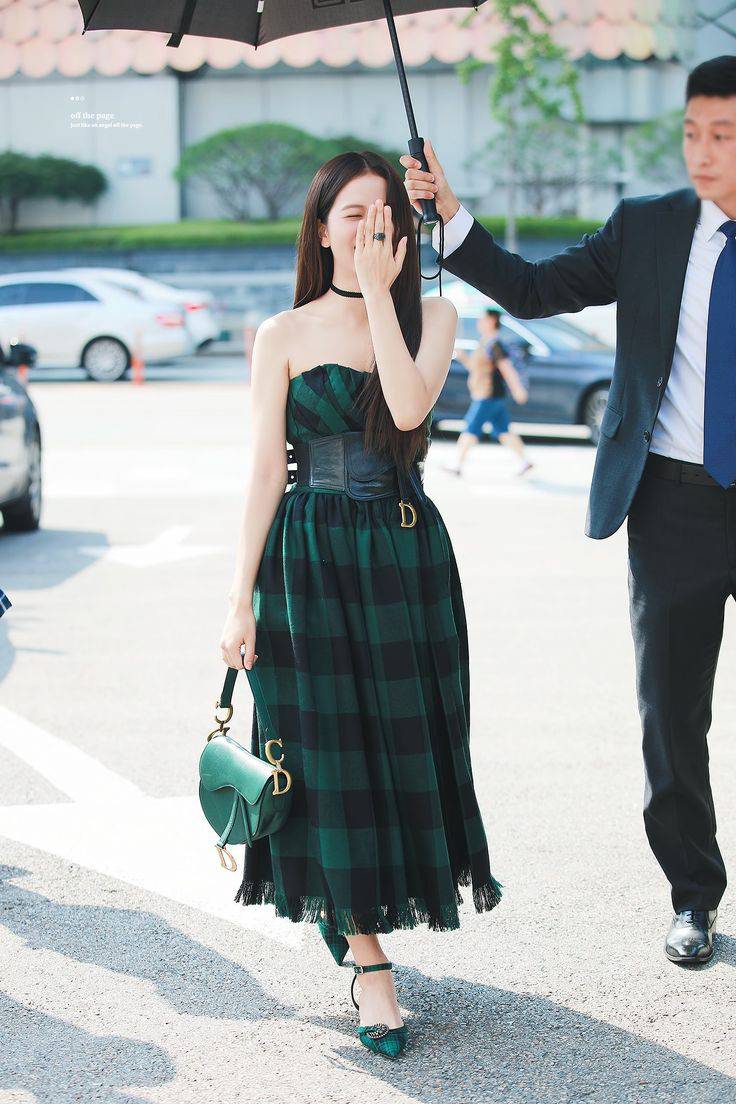 #𝓙𝓾𝔀𝔂𝓼𝓸 𝓾𝓹𝓭𝓪𝓽𝓮𝓼 #𝓙𝓲𝓼𝓸𝓸 #𝓑𝓵𝓪𝓬𝓴𝓹𝓲𝓷𝓴 #지수 #블랙핑크 🤍RT jichuhourly: mademoiselle kim jisoo
#지수 #JISOO BLACKPINK