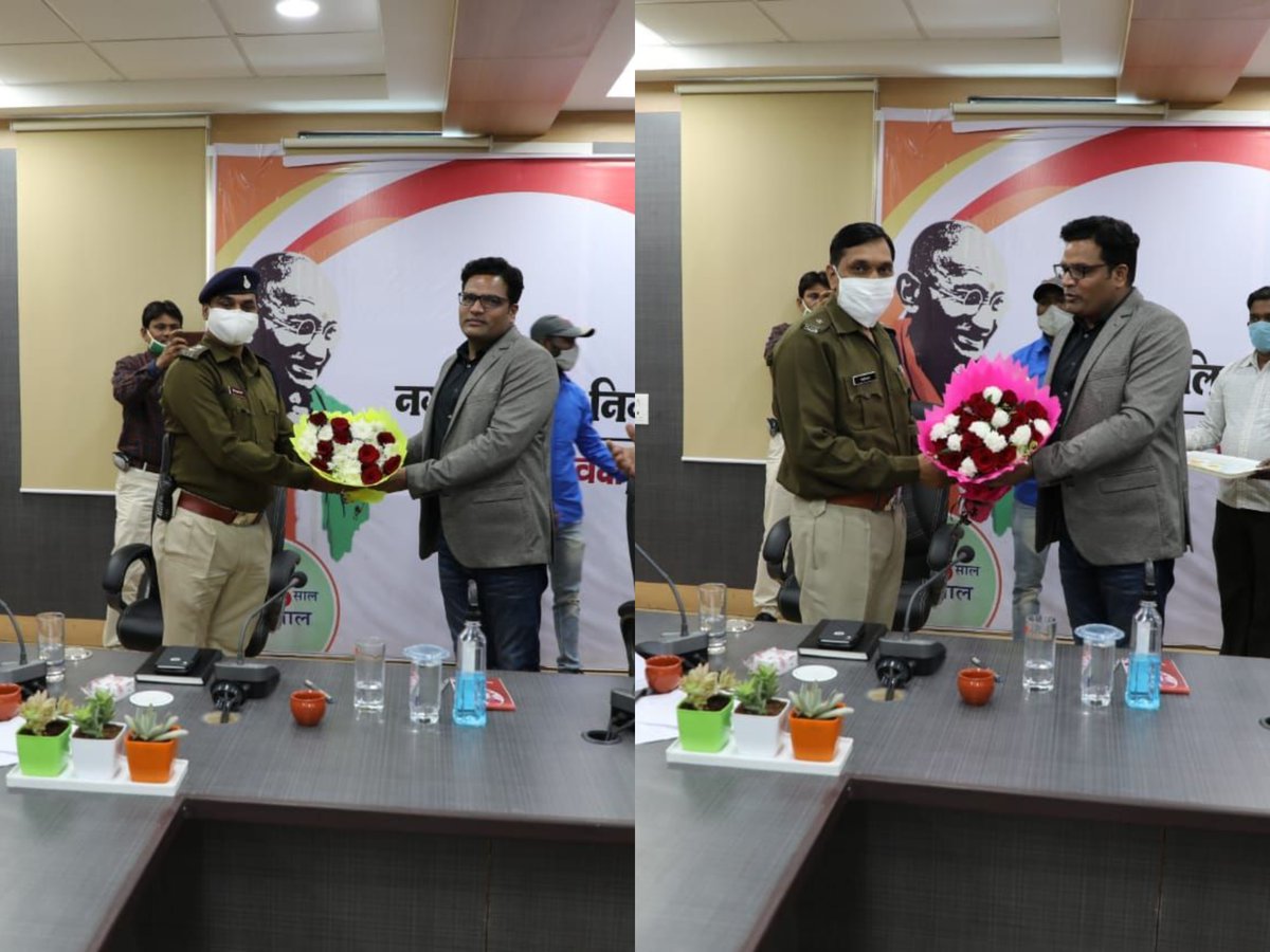 CrimeDewas's tweet photo. एएसपी श्री जगदीश डावर को उत्‍कृष्‍ट सेवाओं राष्‍ट्रपति पुरस्‍कार,उपुअ देवास श्री किरण शर्मा को सराहनी सेवाओं के लिए पुलिस म‍हानिदेशक डीजीसीआर मेडल दिया जायेगा । श्री चन्‍द्रमौली शुक्‍ला एवं पुलिस अधीक्षक डॉ. शिवदयाल सिंह ने दोनो अधिकारियों को बधाई दी और उज्‍जवल भविष्‍य की कामना https://t.co/th6gku0PRo