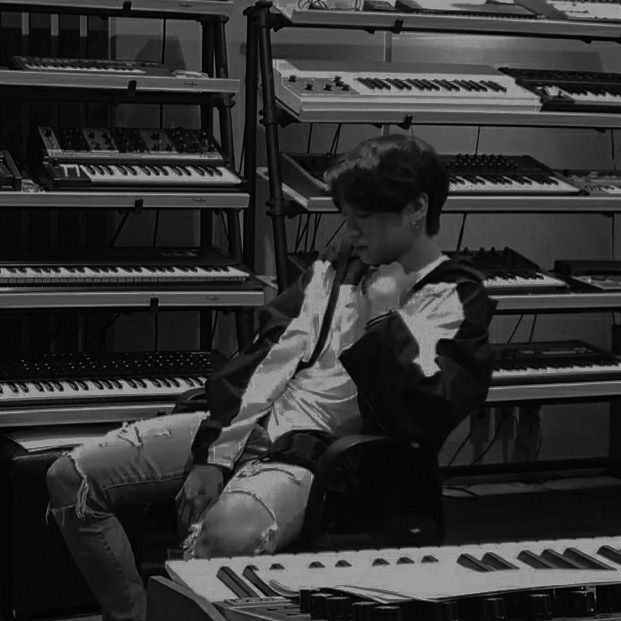 JKXXX11's tweet photo. 🥀          `    ที่รัก    `
❝  คุณคือวันนี้ พรุ่งนี้ และนิจนิรันดร์   ❞ 

🥀𝐓𝐈𝐌𝐄 :  𝟐𝟏 : 𝟎𝟎  - 𝐄𝐍𝐃
🥀𝐒𝐄𝐑𝐕𝐈𝐂𝐄 :  𝐓𝐀𝐋𝐊 &amp; 𝐍𝐂
🥀𝐂𝐎𝐍𝐓𝐀𝐂𝐓 :  @DONTXHOST 

#โฮสต์ต้องห้าม #โฮสต์img #ยืมเมจforhost https://t.co/PumQFkKo1I