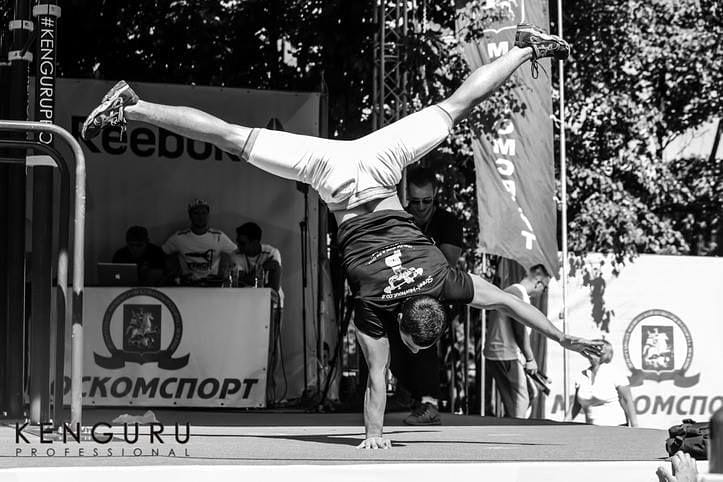 WSWCFofficial's tweet photo. "Guess this trick" Quiz on our IG stories!
WORLD STREET WORKOUT FREESTYLE CHAMPIONSHIP 2015.
Photo gallery on our website.
#wswcf
@wswcf
@wswcf_academy
#wswcfacademy
#kengurupro
@kenguru.pro https://t.co/luMkDwEwn3