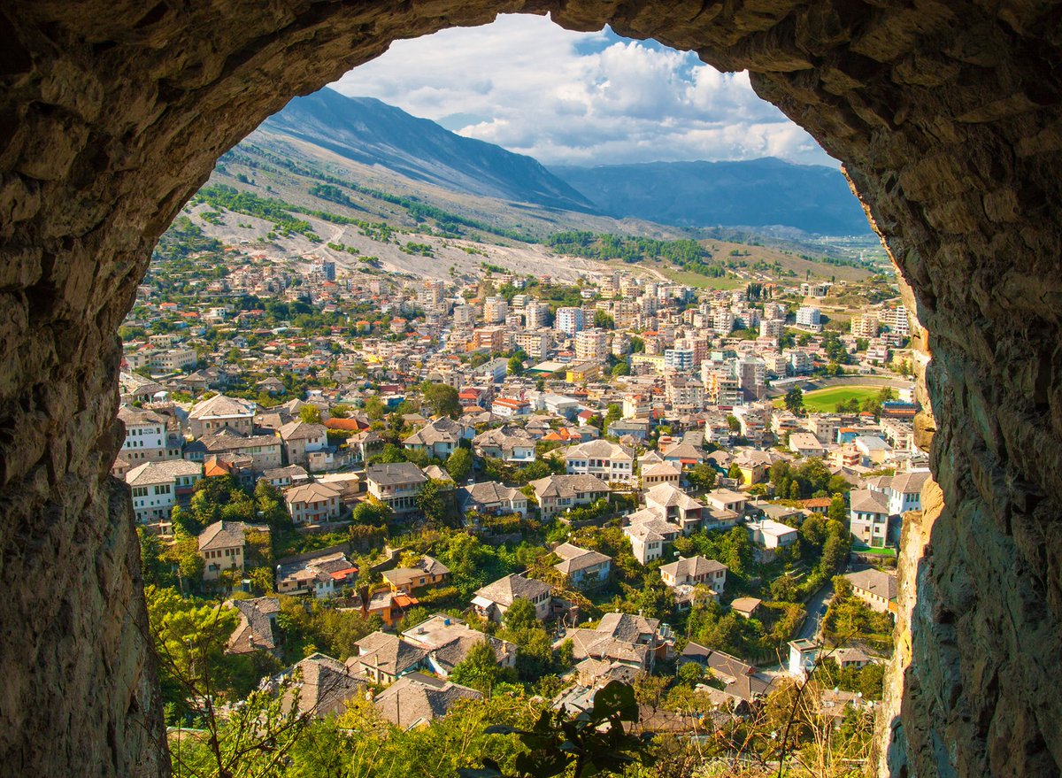 Đirokastra

#Albania #Gjirokaster #Gjirokastra #djirokastra #balkan #adriaunique #visitalbania #putovanja #putovanje #turizam #turizamiputovanje #vacation #tourism #turistickeagencije #turistickaagencija #turagencije #tumagazin #citybreak #visitgjirokastra