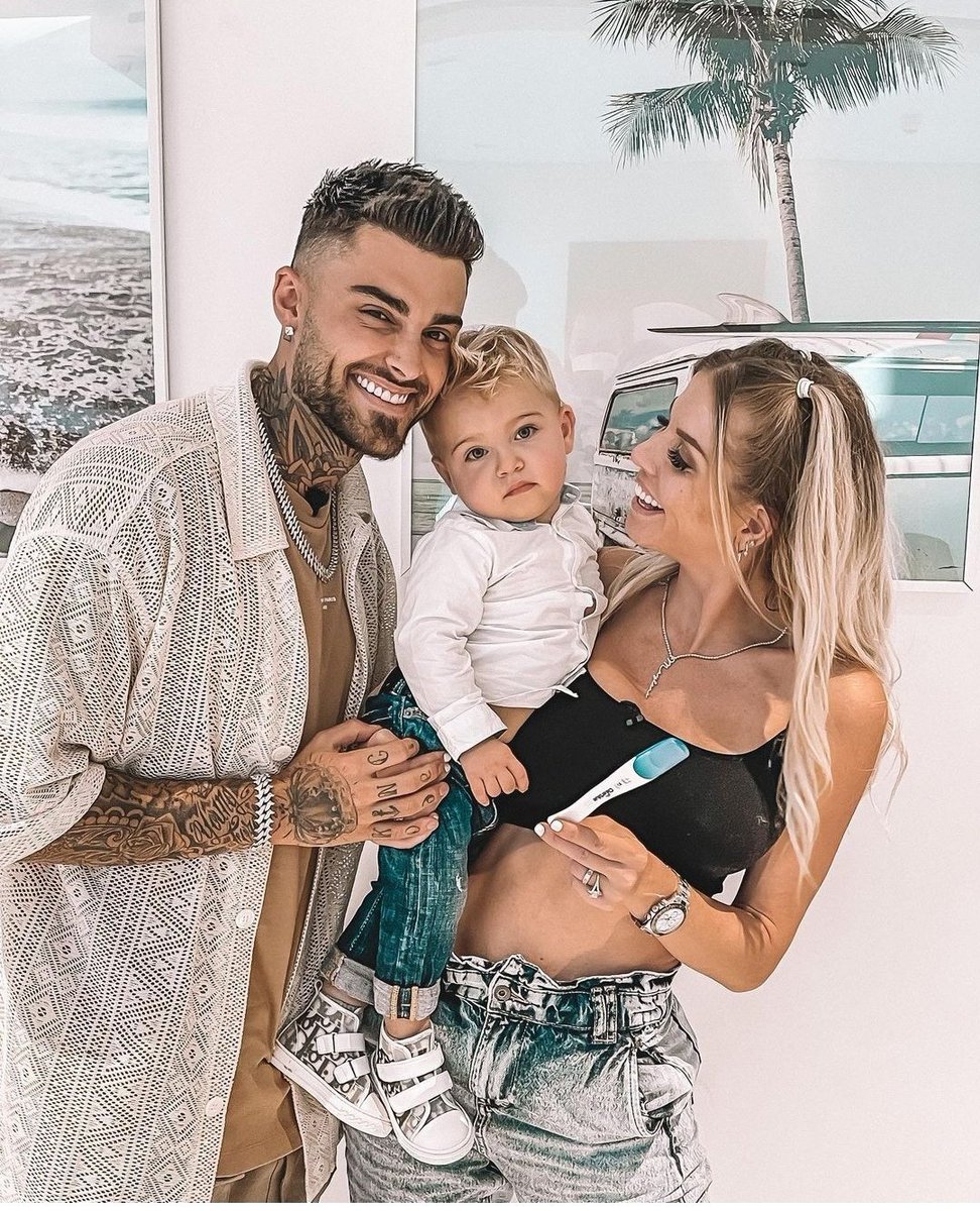Félicitations à <a href="/JessicaThivenin/">Jessica Thivenin</a> et <a href="/ThibaultGarcia/">T Garcia</a> qui vont devenir parents pour la deuxième fois 🤰👨‍👩‍👧‍👦