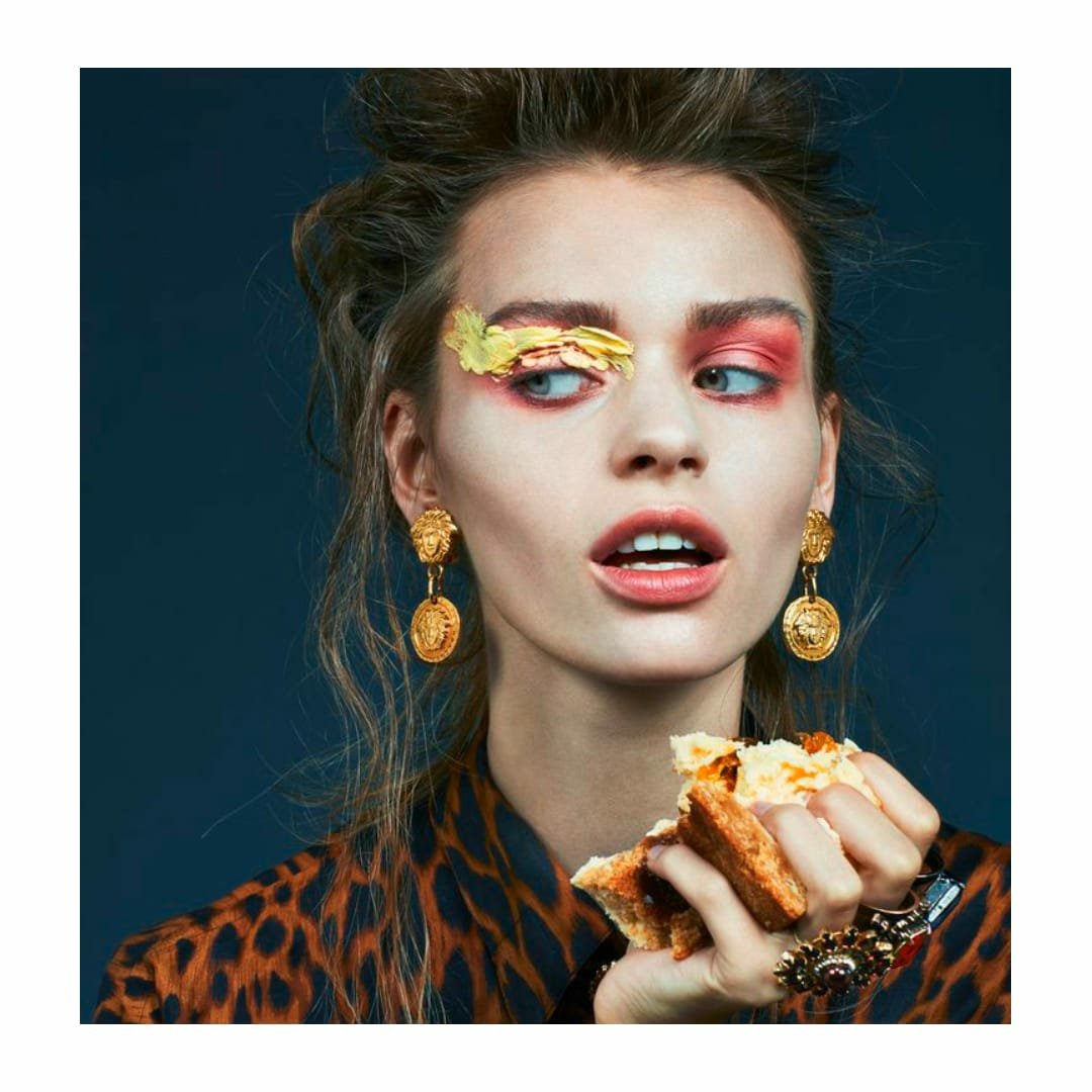 𝑭𝒂𝒔𝒉𝒊𝒐𝒏𝒂𝒃𝒍𝒚 𝑨𝒘𝒌𝒘𝒂𝒓𝒅💃🏻
Narrating a tale of the whimsical world of fashion, marketing and lifestyle in our awkward yet eloquent mannerism. 
 #fashionindustry #globalfashion #businessoffashion #fashionrevolution #fashionforgood #podcastcommunity #podcastaddict