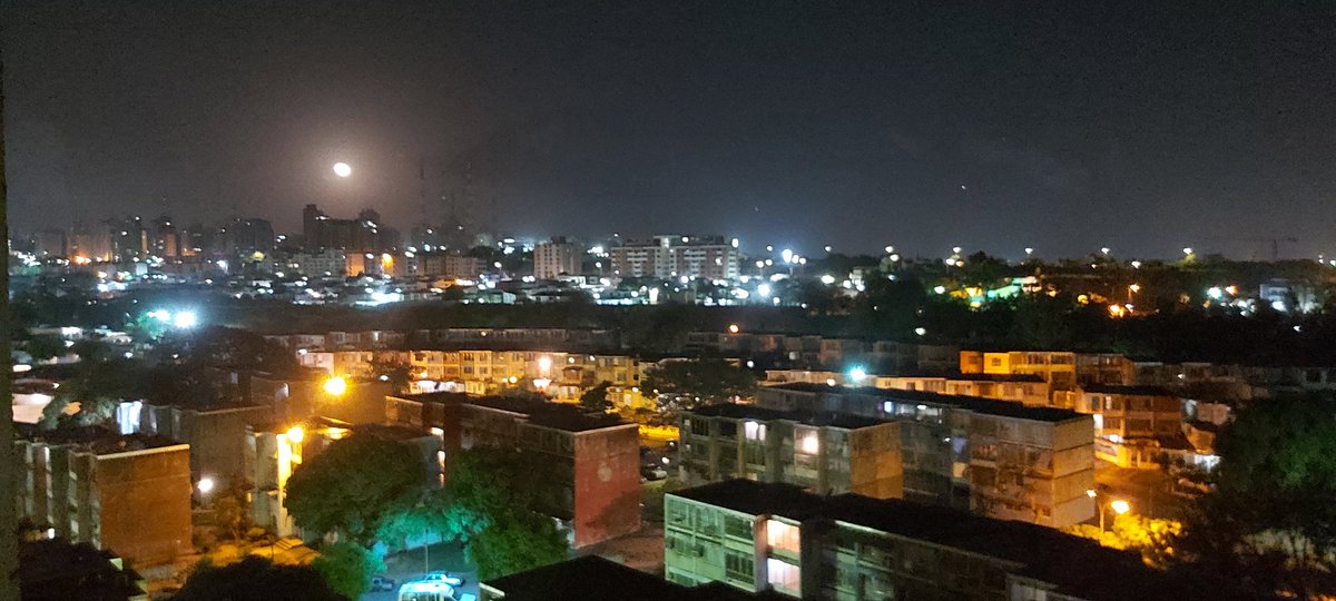 Manualfred34's tweet photo. Amanecer en Puerto Ordaz 5 dela Mañana por @manueldiazmorales32 @noticias_pzo @diarioprimicia #guayanacity #guayana #PZO #guayanainforma @Manualfred34 @LosOlivosInfo @Leonervis @PableOstos @ClavelRangel @Watcher_Ven @MalvadoElvis #Guayana https://t.co/YrmRoAK1BJ