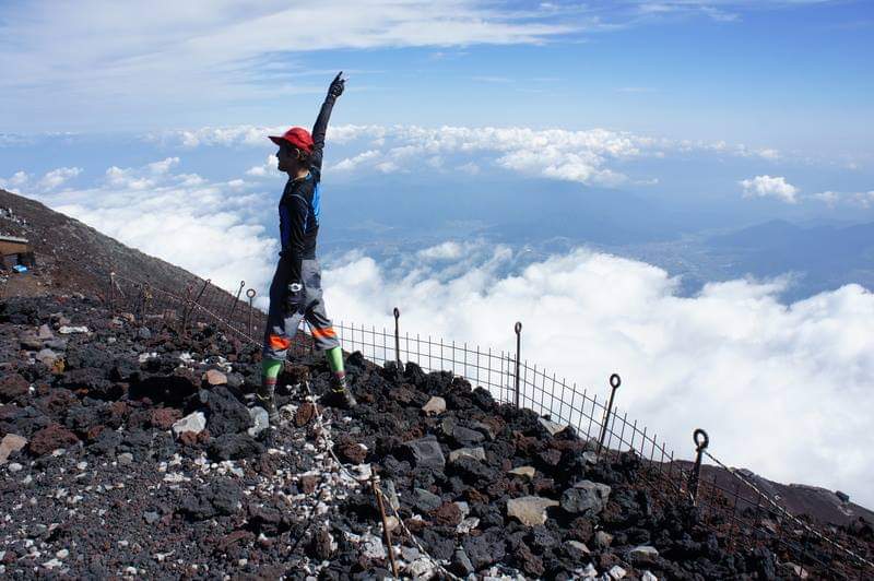 JapanAiten's tweet photo. Kalau sudah di jepang,
tlng coba ke gunung Fuji ya minasan.
Puncak Gunung Fuji luar biasa🙌✨
standar sampai puncak 6~7jam
sampai ke bawah/5 gou me nya 3jaman.
Perjalanan sangat aman dan banyak org asing,ada toilet,ada warung jg tp mahal🤣 https://t.co/i8r7RHeiF7