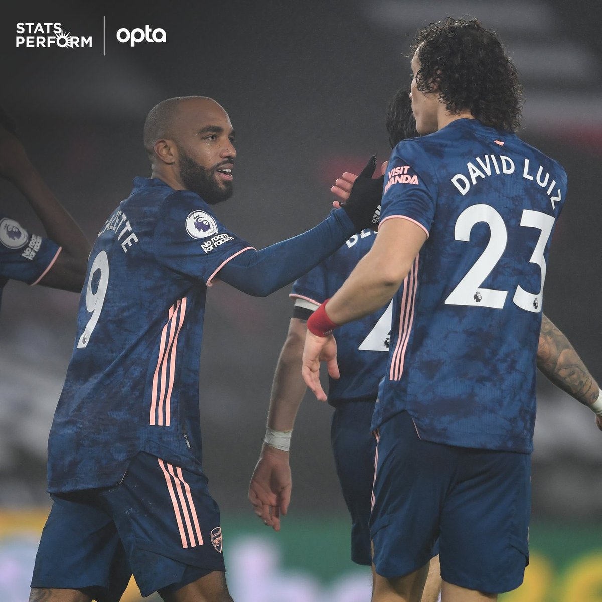 OptaJoe's tweet image. 4 - All four @premierleague games last night were won by the away side; it was only the second day in English top-flight history to see 4+ games played and all won by the away team (also 17th September 1991). Conquered.