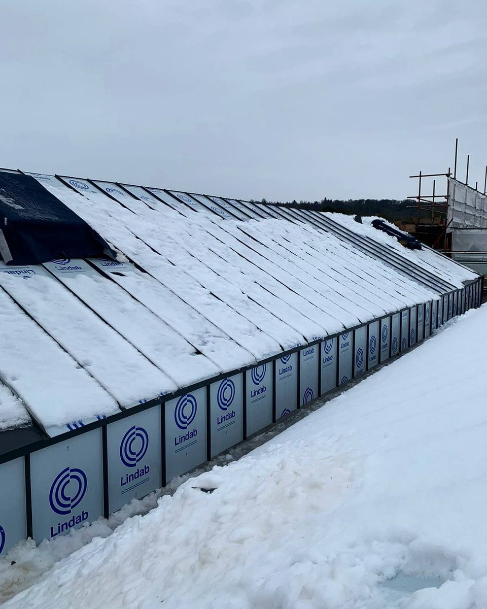 Works carrying on at our site in Tring despite lots of the white stuff! Who loves the snow and who hates it!?
We are installing Lindab Greencoat FAP Smooth onto this regeneration, can't wait to see the finished project! 😍