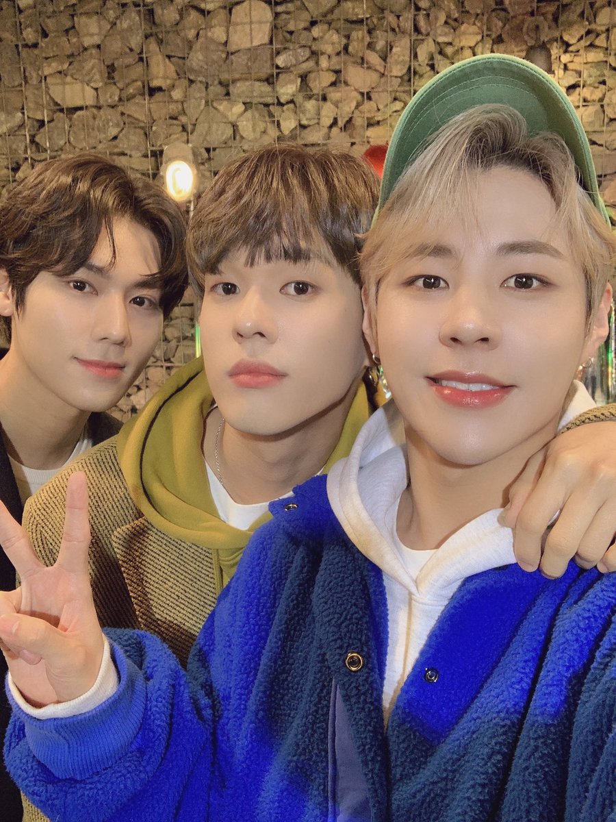 imfact_twt's tweet photo. [ 임팩트 ]
잠시후! 임팩트 5주년 기념 브이앱이 시작됩니다❤️
#임팩트 #IMFACT #5주년 
#고마워_이프야_사랑해 https://t.co/vVCV4gEvMK
