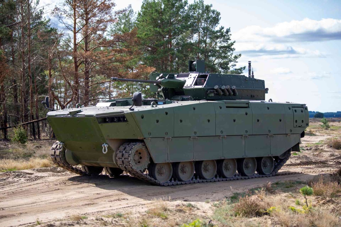 _MILMAG's tweet photo. The ๐ต๐ฑ #HSW company intends to set up the local production of #Mk44S #Bushmaster II chain guns, a crucial component of the ZSSW-30 RC tower system for #Rosomak armored vehicles and Borsuk tracked IFVs.
@ArmyRecognition @ArmyTimes @NorthropGrumman @PGZ_pl
https://t.co/6IklbSgXB9 https://t.co/aTOhZmraEj