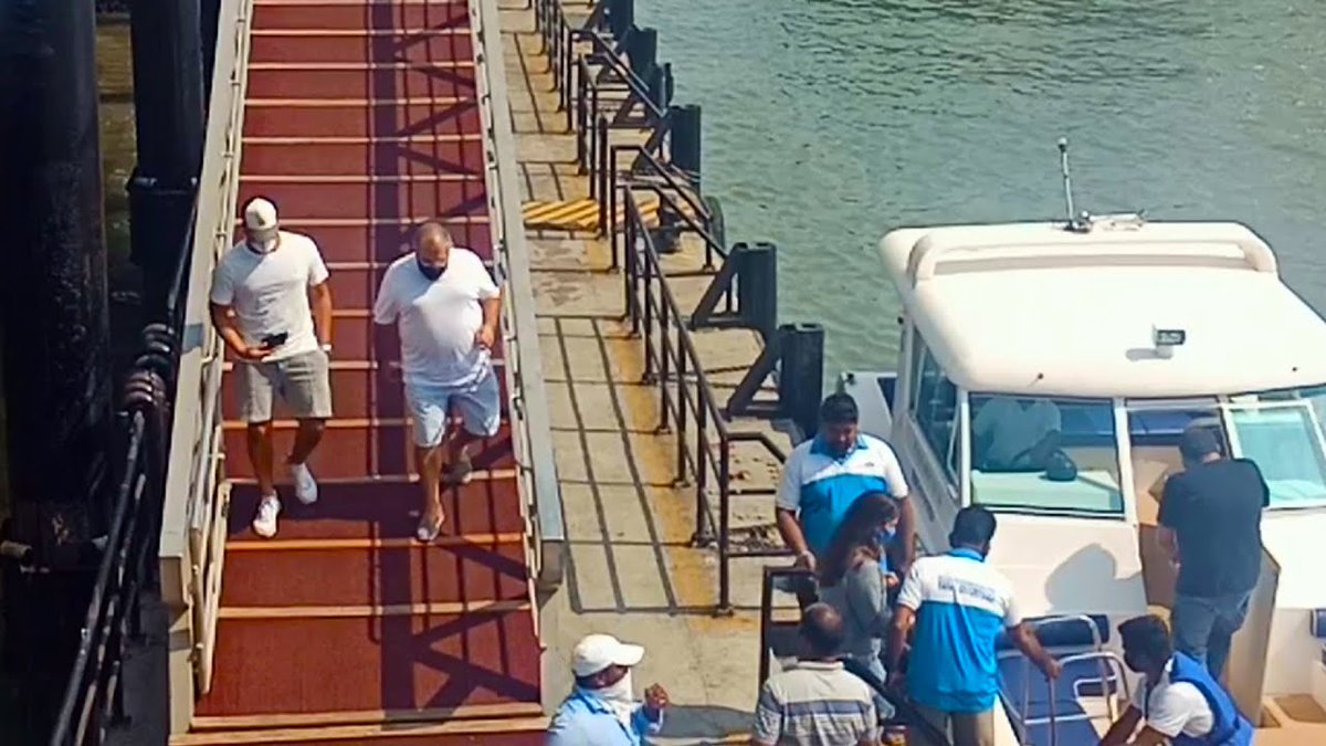 BollySpy's tweet photo. Crickter #RohitSharma With Family Spotted At #Mandva Jetty On Speed Boat Leaving For #Alibaug
@ImRo45 #Cricket
Watch Video - https://t.co/2NTkmS0Svi https://t.co/I6x8IKUElp