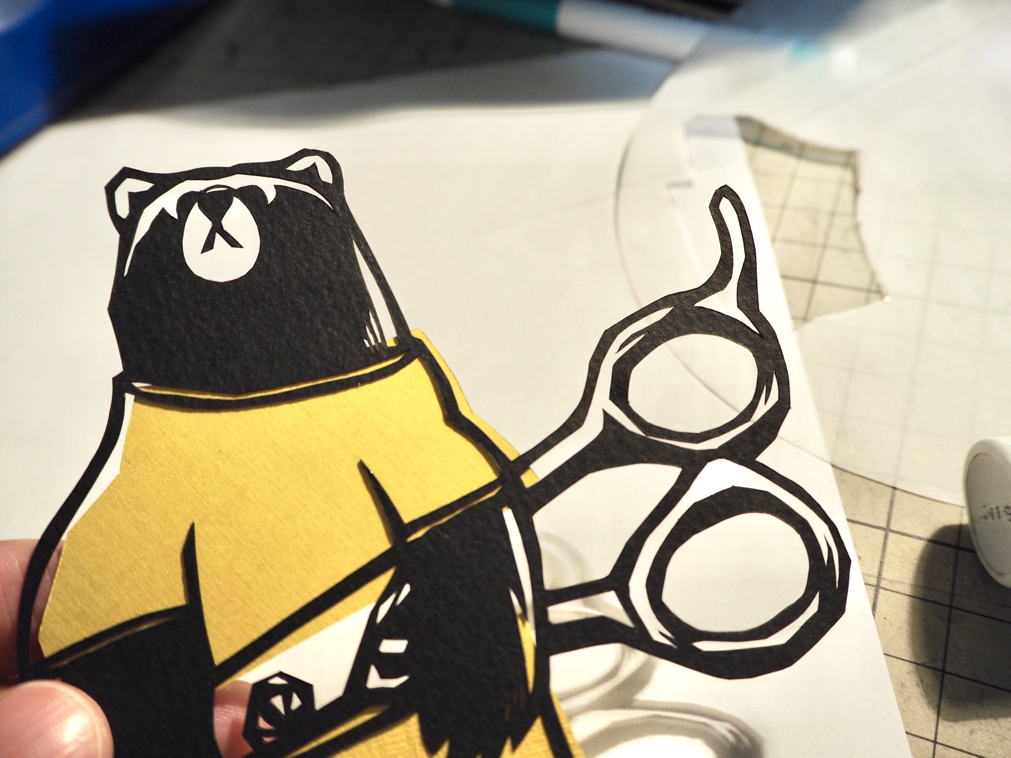 切り絵作家 草太 今日の切り絵 Kuma 1月31日岐阜市入船町に新しくオープンする Hair Salon Kuma ロゴイラストを作りました おしゃれでステキな美容院です お店に原画を飾らせてもらったのでカットに行った際はついでに切り絵も見てやってくださいm