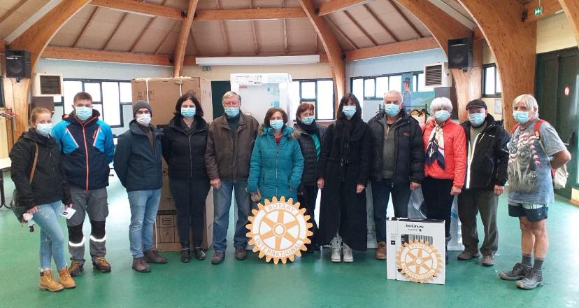 RotaryVLBA's tweet image. Après les enfants, le Rotary Club Villeneuve Loubet Baie des Anges réconforte les plus grands en leur offrant l’électroménager perdu lors de la tempête Alex ! #RCVLBA #Rotary1730 #rotaryenactions #rotaryvlba